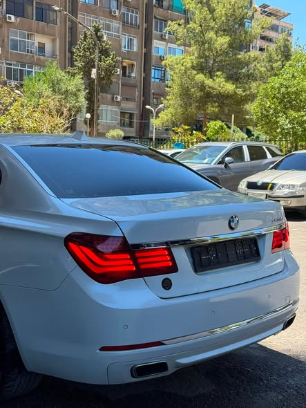 بي ام دبليو 750 2013 - صورة 4