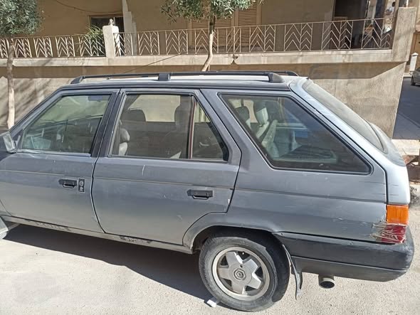 سكودا استيشن 1994 - صورة 1