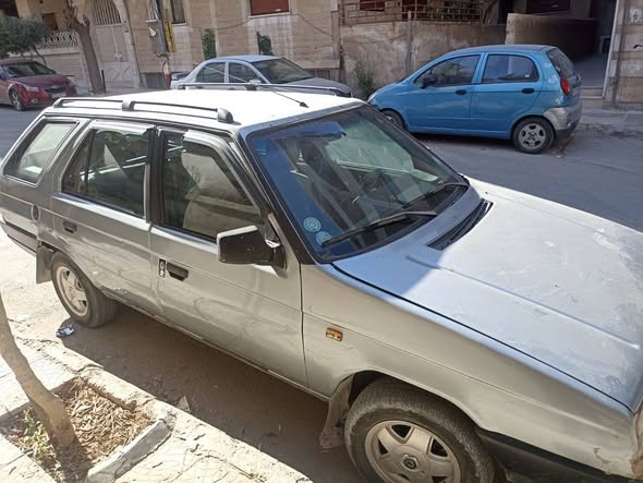 سكودا استيشن 1994 - صورة 2