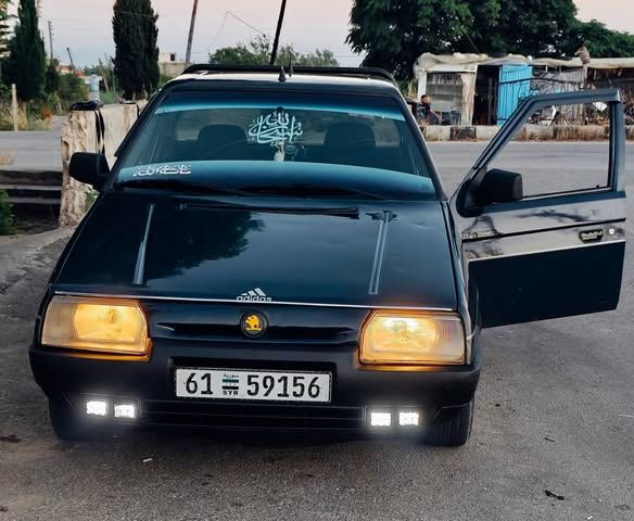سكودا بيك أب 1995 - صورة 1