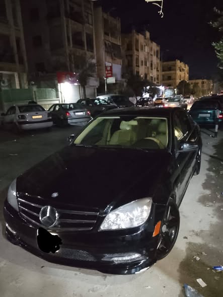 مرسيدس C300 2011 - صورة 1