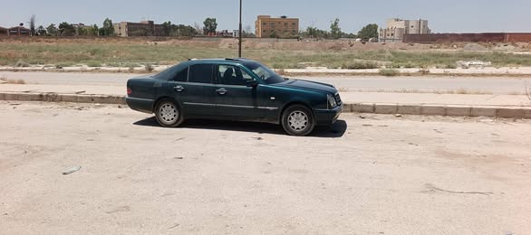 مرسيدس E-Class 2001 - صورة 4