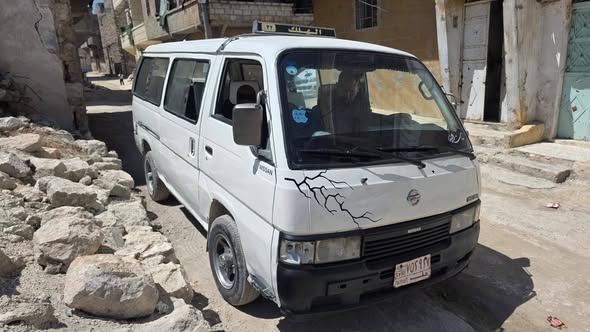 نيسان سرفيس 1993 - صورة 1
