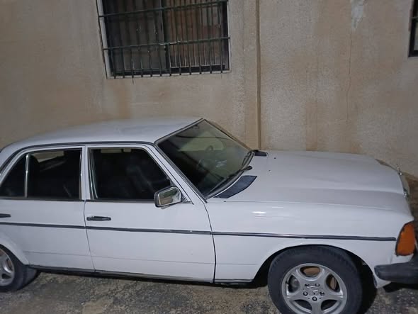 مرسيدس 230 1980 - صورة 3