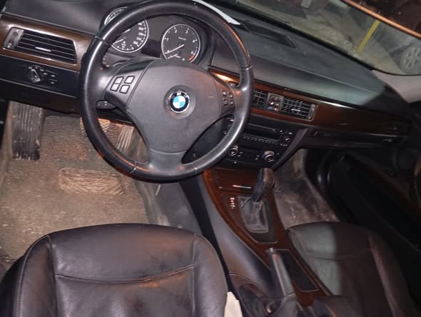 بي إم دبليو 320d 2011 - صورة 5