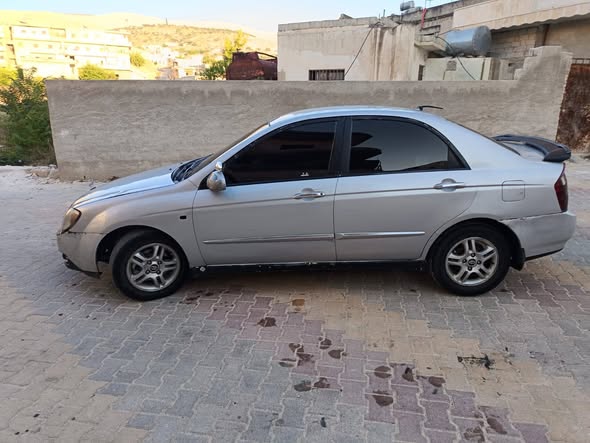 كيا سيراتو 2006 - صورة 2