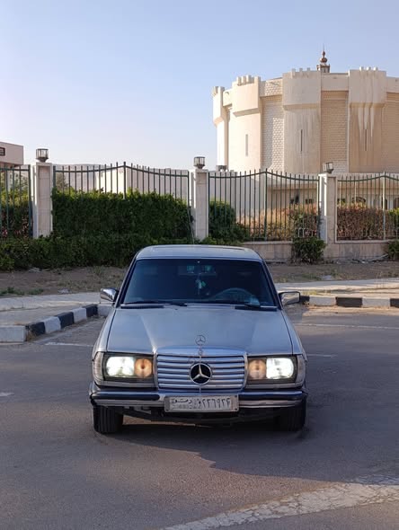 مرسيدس E230 1979 - صورة 1