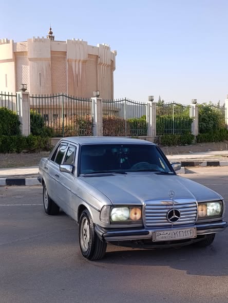 مرسيدس E230 1979 - صورة 3
