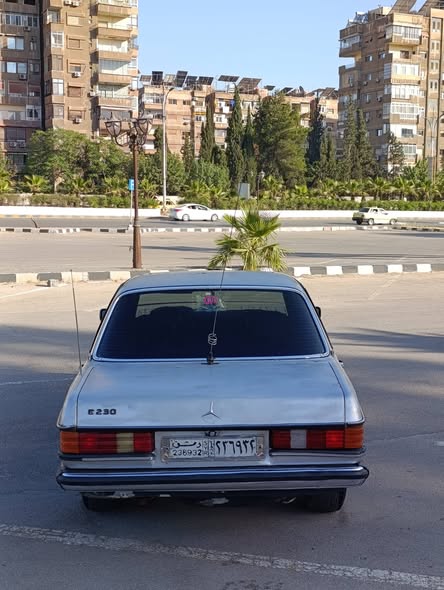 مرسيدس E230 1979 - صورة 4