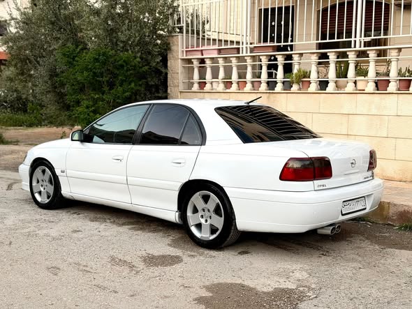 أوبل أوميغا 2000 - صورة 5