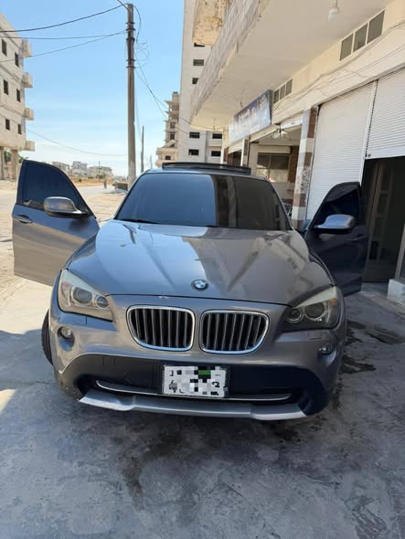 بي إم دبليو X1 2011 - صورة 1