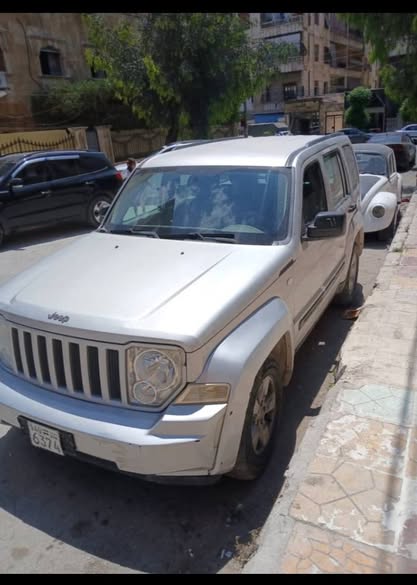 جيب شيروكي 2012 - صورة 2