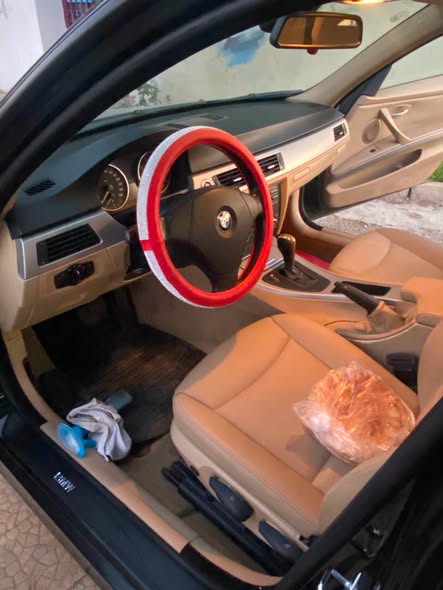 بي أم 320i 2007 - صورة 2