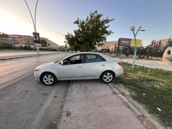 كيا فورتي 2010 - صورة 4