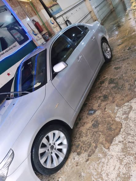 بي إم دبليو 528i 2008 - صورة 5