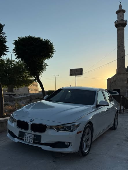 بي إم دبليو 320 i 2012 - صورة 1