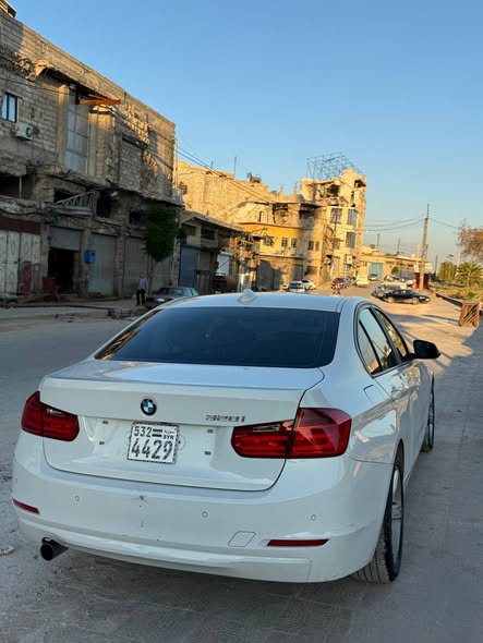 بي إم دبليو 320 i 2012 - صورة 2