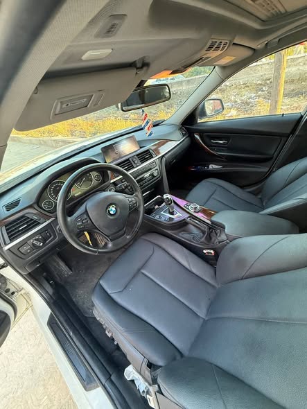 بي إم دبليو 320 i 2012 - صورة 4