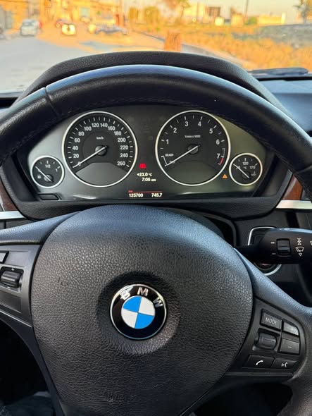 بي إم دبليو 320 i 2012 - صورة 5
