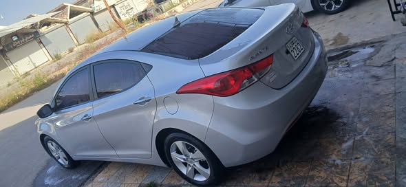 هيونداي افانتي 2012 - صورة 3