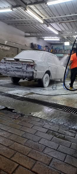 متسوبيشي لانسر 1983 - صورة 1