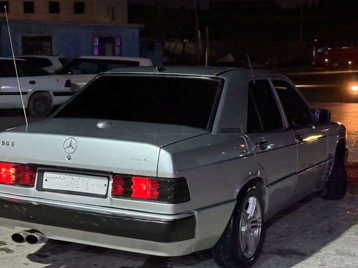 مارسيدس 190 1993 - صورة 1