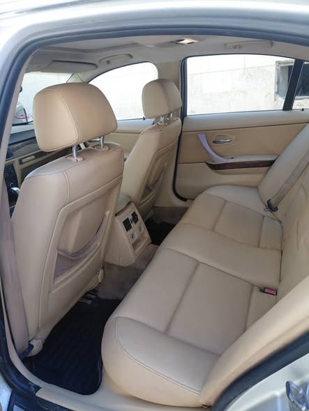 بي ام 323i 2011 - صورة 1