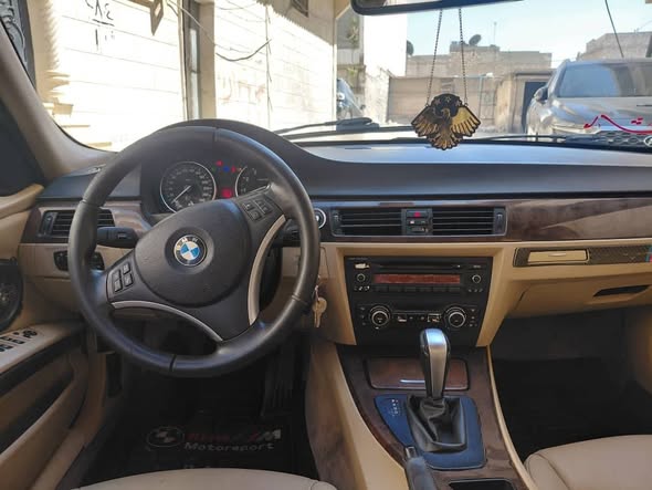 بي ام 323i 2011 - صورة 2