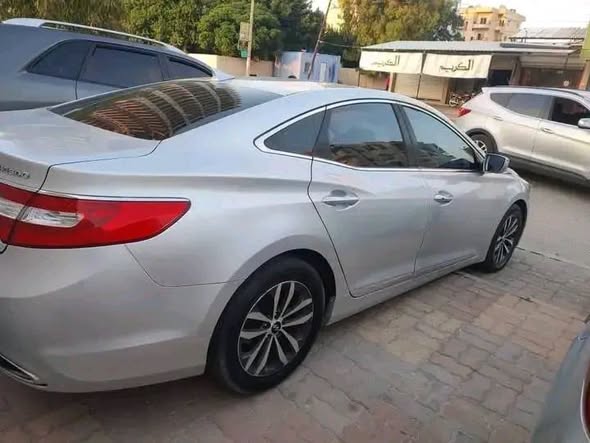 هيونداي أزيرا 2012 - صورة 2