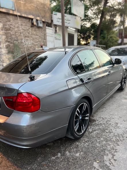 بي إم دبليو 320d 2010 - صورة 3