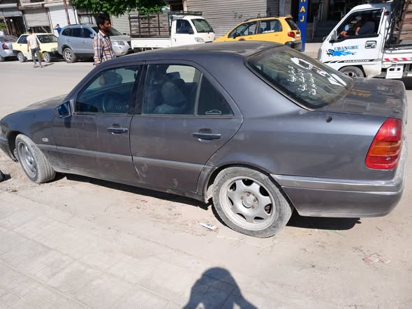 مرسيدس C250 2001 - صورة 2