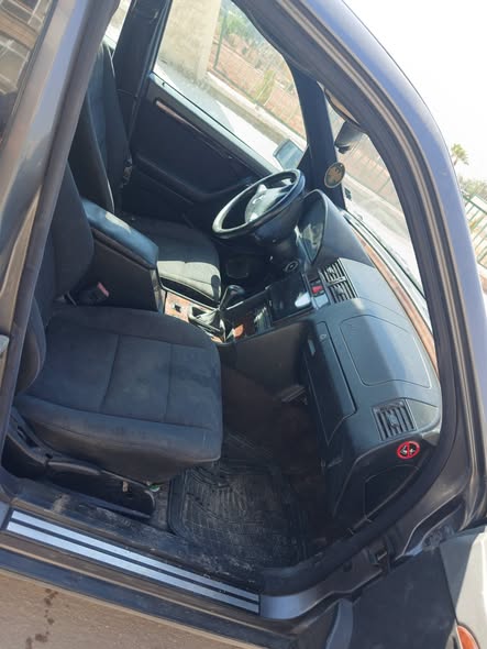 مرسيدس C250 2001 - صورة 4