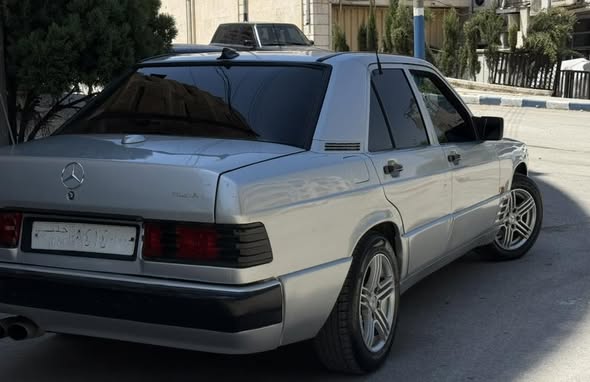 مرسيدس 190 1990 - صورة 3