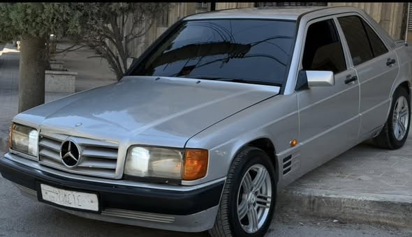 مرسيدس 190 1990 - صورة 5