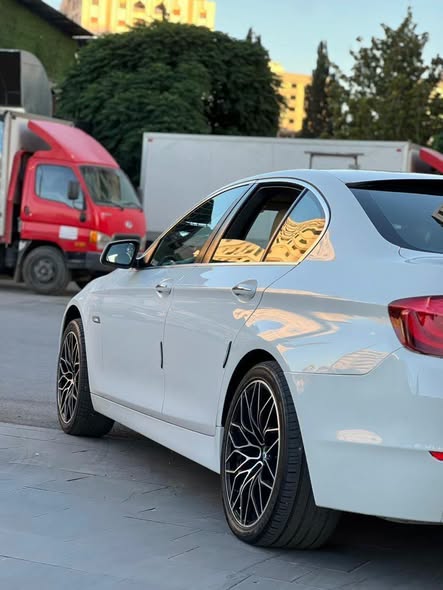 بي إم دبليو 523i 2013 - صورة 4