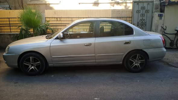 هيونداي افانتي 2002 - صورة 1