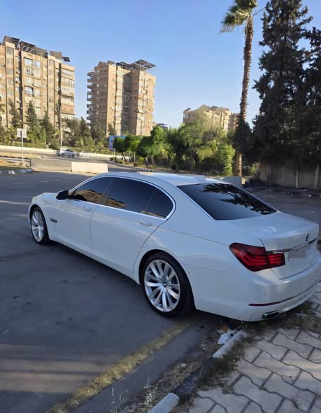 بي إم دبليو 740 2014 - صورة 4