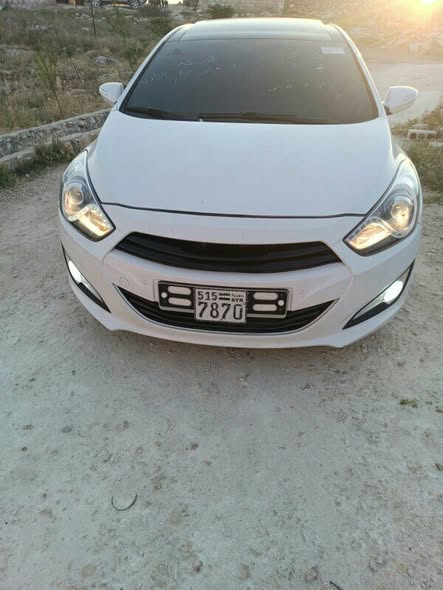 هيونداي اي 40 2012 - صورة 1