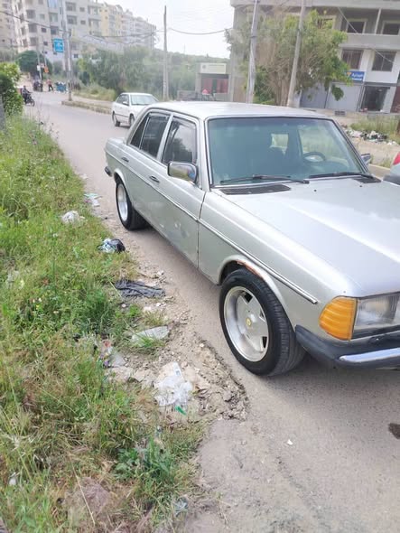 مرسيدس 230 1977 - صورة 3