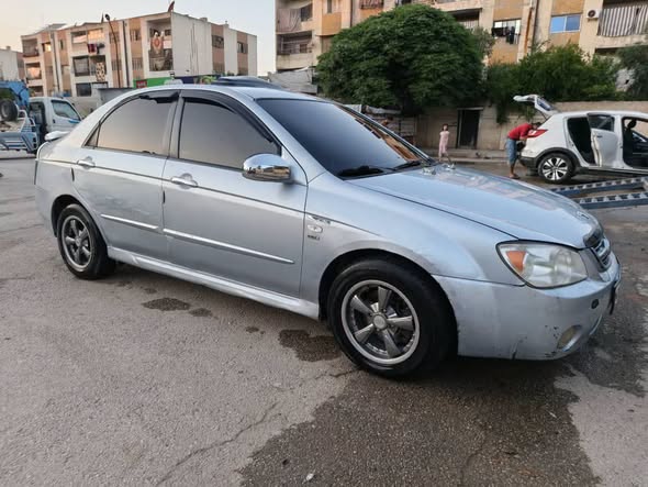 كيا سيراتو 2007 - صورة 3