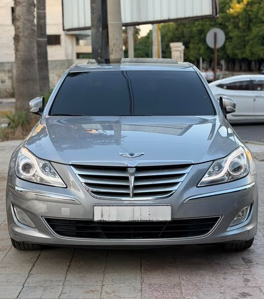 هيونداي جينسس 2012