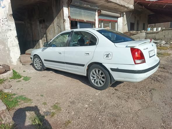هيونداي افانتي 2002 - صورة 4