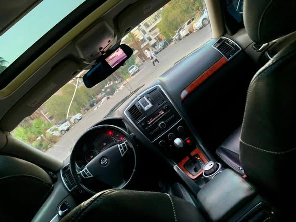 كاديلاك BLS 2010 - صورة 4