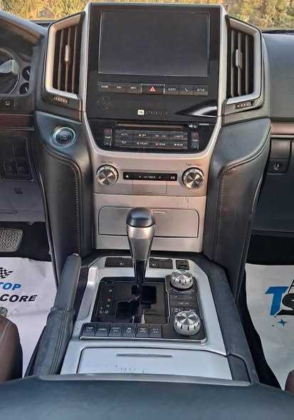 تويوتا لاند كروزر 2020 - صورة 2