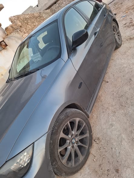 بي إم دبليو 320d 2009 - صورة 2