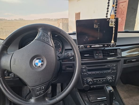 بي إم دبليو 320d 2009 - صورة 4