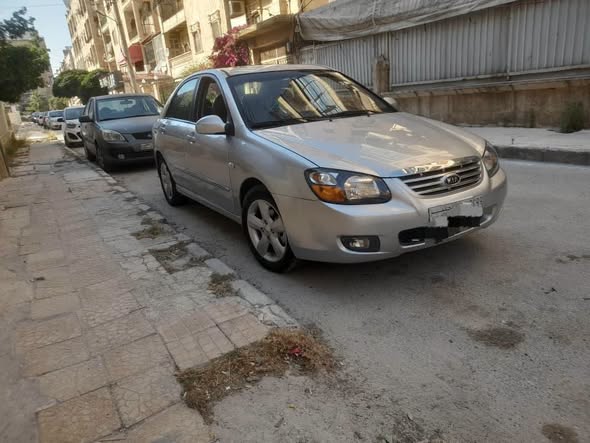 كيا سيراتو 2008 - صورة 2