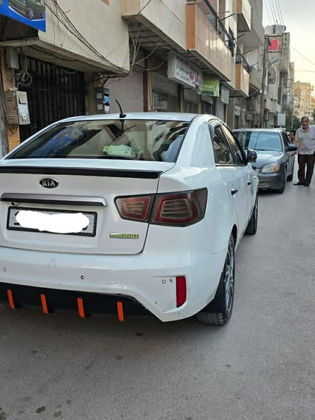 كيا سيراتو 2010 - صورة 2