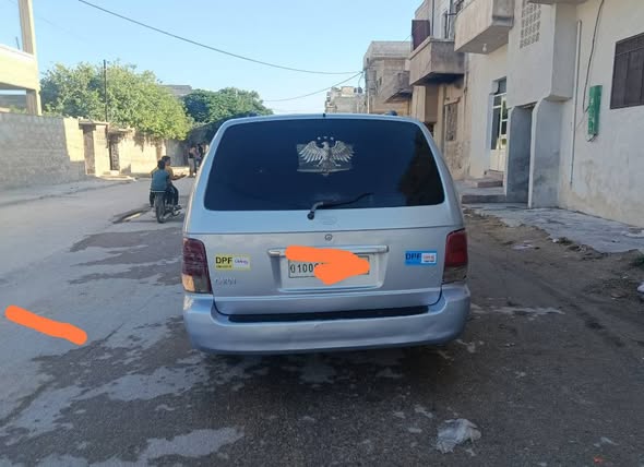 كيا كرنفال 2002 - صورة 1