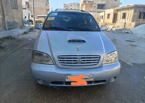 كيا كرنفال 2002 - صورة 2
